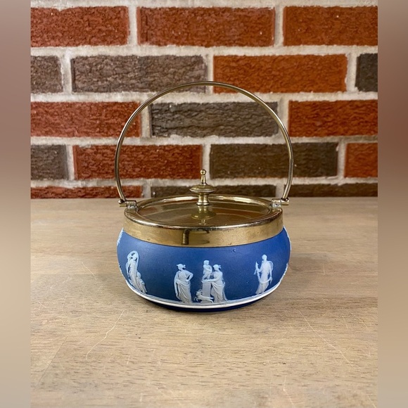 Wedgwood Etruria Blue Jasperware Butter/Sugar Sacrifice Figures (c.1910s) - Picture 3 of 16